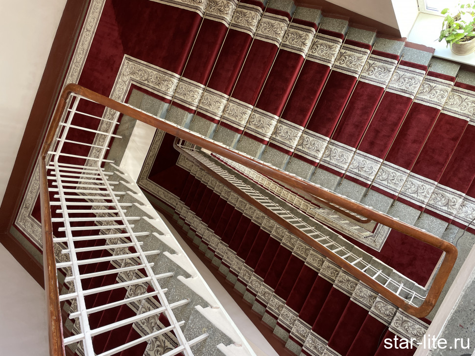 Ковровая дорожка Valencia d221 red-beige