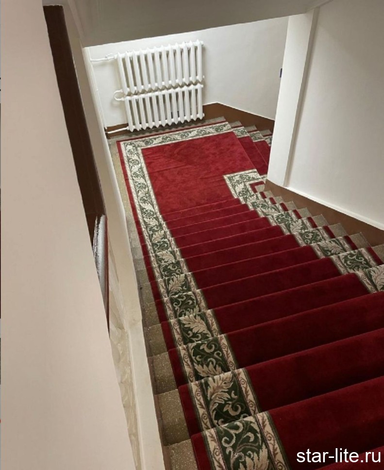 Ковровая дорожка Valencia d040 red-green