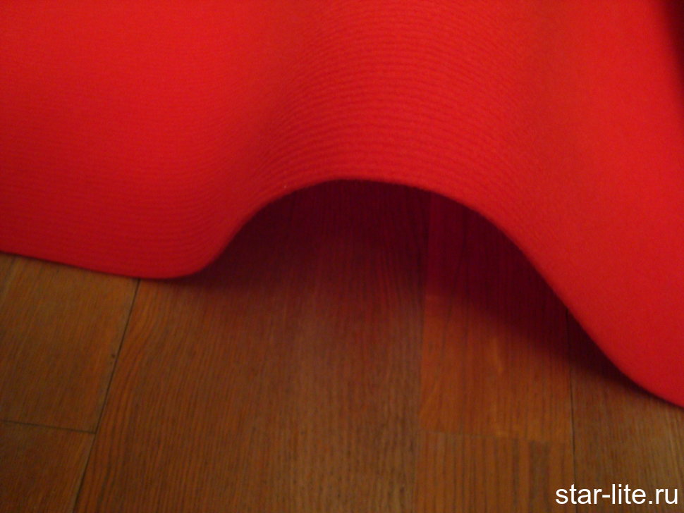 Выставочный ковролин красный 