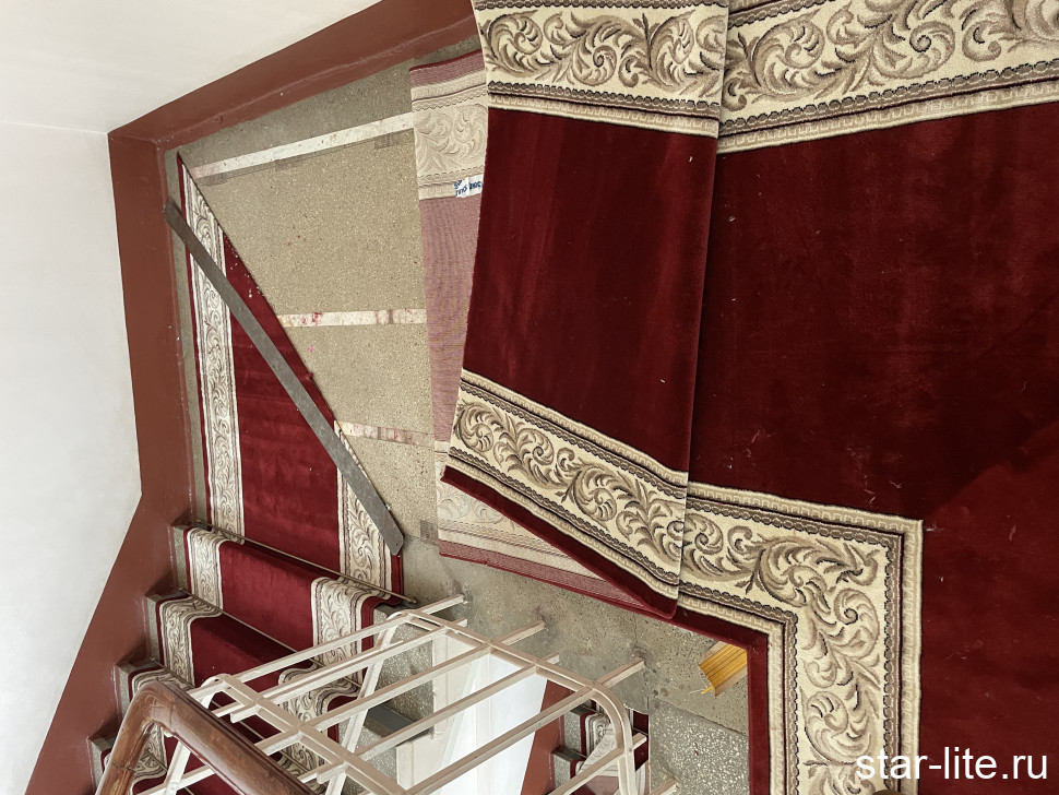 Ковровая дорожка Valencia d221 red