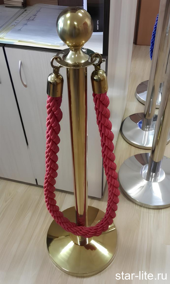 Аренда столбиков с канатами (золото)